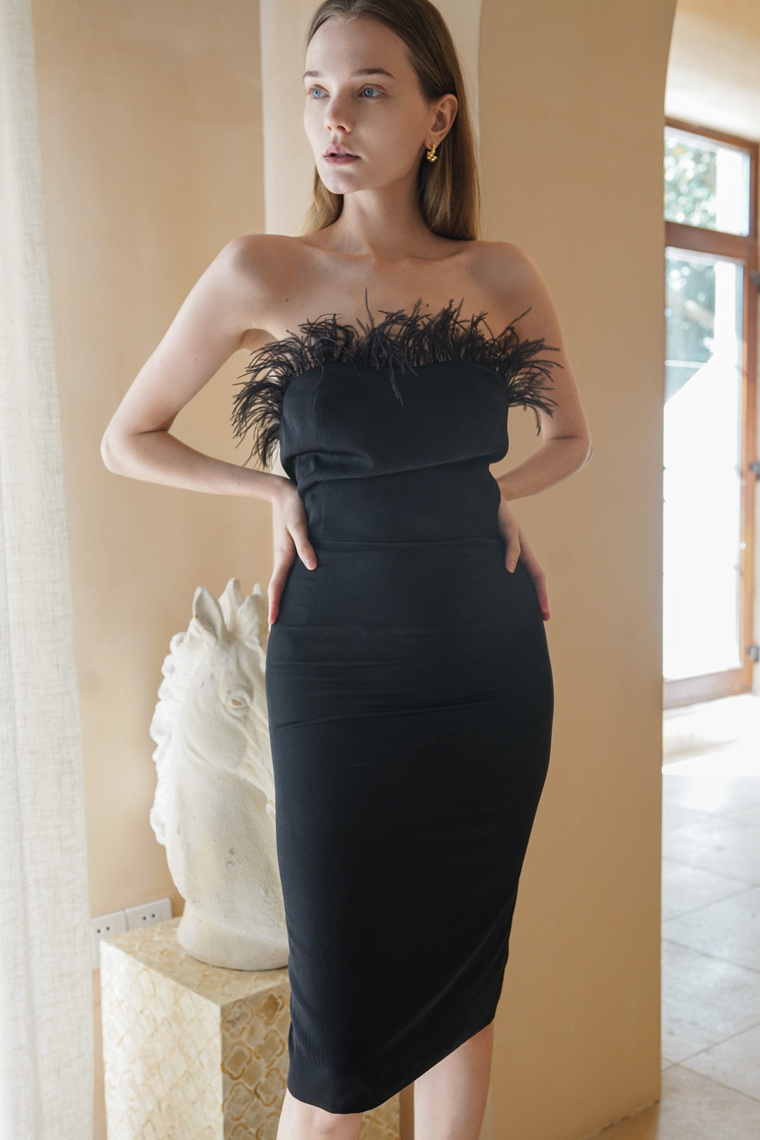 UUNIQ BLACK SWAN  Feather Sleeveless Cocktail Dress